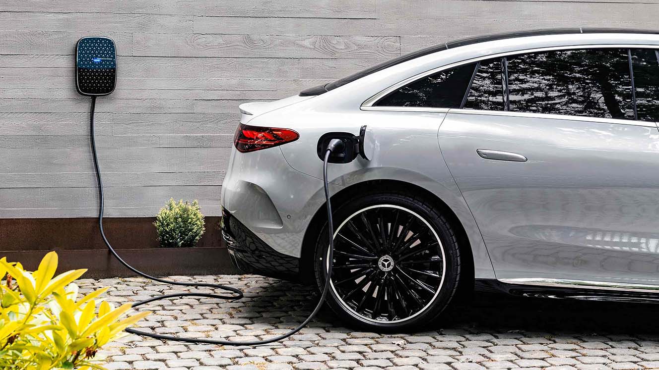 E-Auto an Wallbox angeschlossen